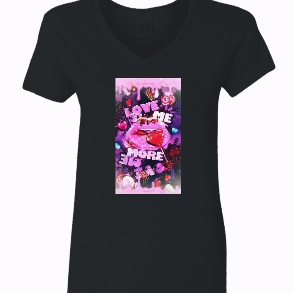 Women's Graphic V Kneck